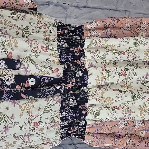 *PIPER & SCOOT Floral Patchwork Dress Medium - Picture 4 of 8